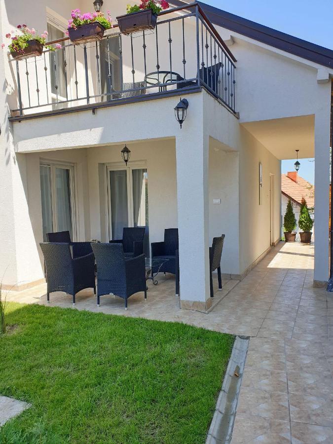 Villa Kuca Ema Belgrado Exterior foto
